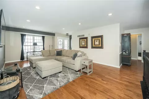 Living - 646 Clear Creek Ct, Ballwin, MO 63021 photo 1 of 4