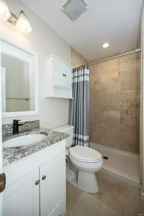 Bath - 646 Clear Creek Ct, Ballwin, MO 63021 photo 1 of 3