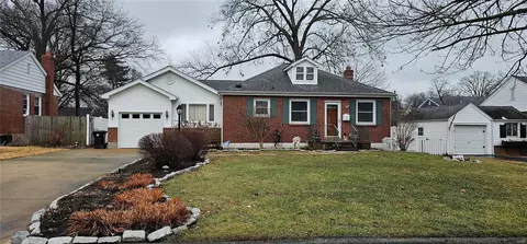 332 Fairway Ln, Saint Louis, MO 63122