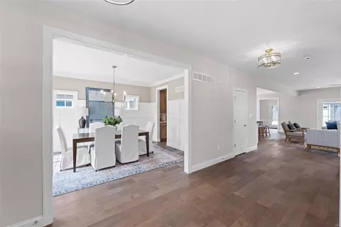 Entry Way - 237 E Jackson Rd, Webster Groves, MO 63119 photo 2 of 10