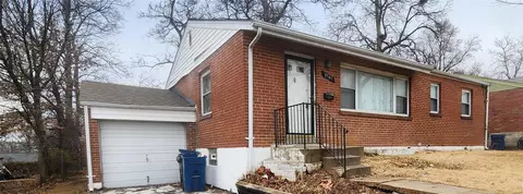 8549 Everett Ave, Saint Louis, MO 63117 photo 2