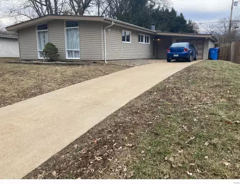 990 Robinwood Dr, Florissant, MO 63033