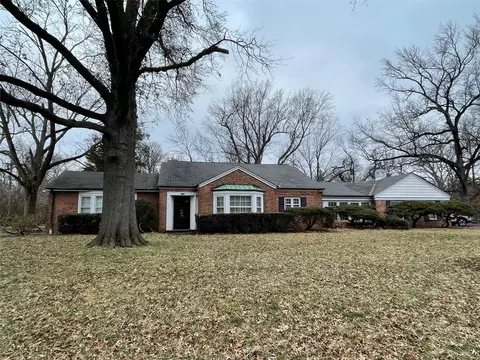 2 Wyndtop Ln, Creve Coeur, MO 63141