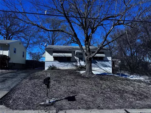 171 Elbring Dr, Saint Louis, MO 63135