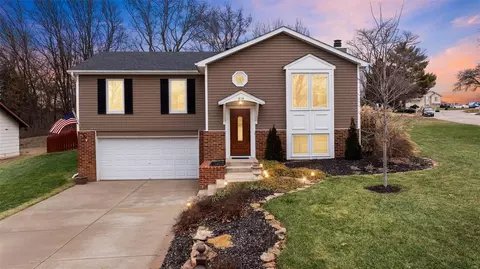 814 Millwood Dr, Saint Peters, MO 63376
