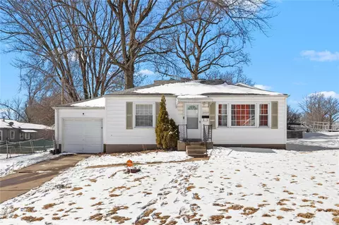 10429 Ashbrook Dr, Saint Louis, MO 63137