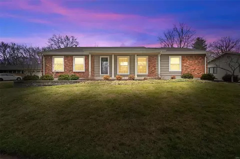 1517 Winding Bend Ln, Manchester, MO 63021