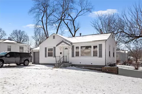 10121 Newbold Dr, Saint Louis, MO 63137