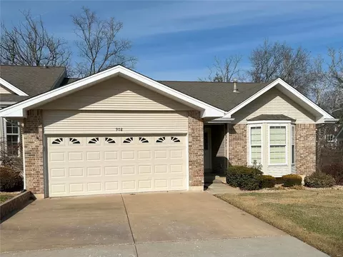 902 Palmer Ct #2, Lake Saint Louis, MO 63367