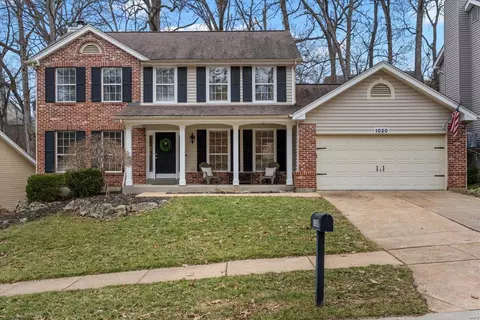 1020 Westrun Dr, Ballwin, MO 63021