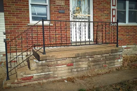 6623 Kenwood Dr, Saint Louis, MO 63121