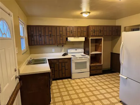 8668 Harold Dr, Saint Louis, MO 63134 photo 3