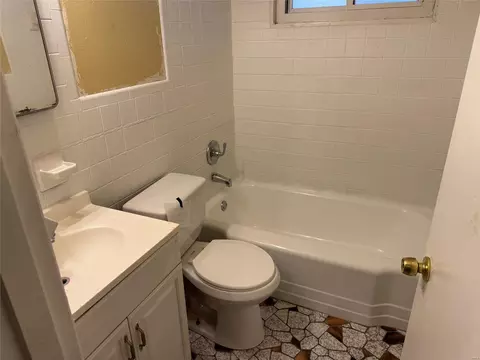 8668 Harold Dr, Saint Louis, MO 63134 photo 4