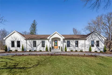 221 Pebble Acres Dr, Saint Louis, MO 63141