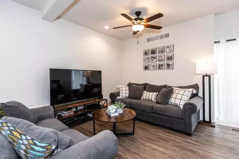 Living - 205 Old Schaeffer Ln, O'fallon, MO 63366 photo 5 of 5