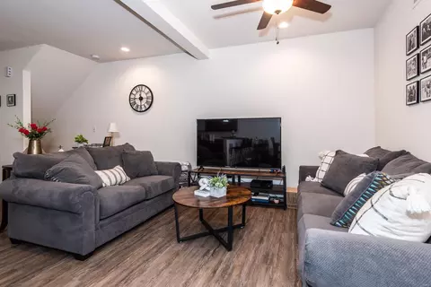 Living - 205 Old Schaeffer Ln, O'fallon, MO 63366 photo 4 of 5
