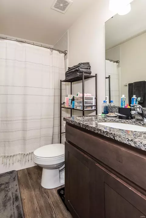 Bath - 205 Old Schaeffer Ln, O'fallon, MO 63366 photo 2 of 2