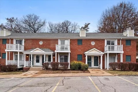 9161 Robin Ct, Brentwood, MO 63144