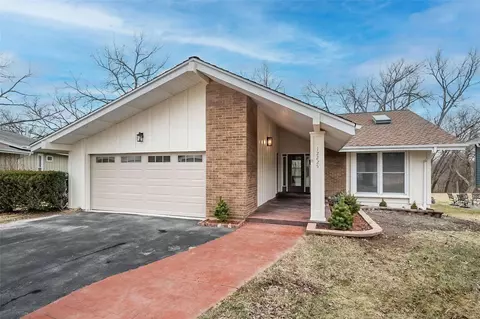 12225 Oakwilde Ct, Maryland Heights, MO 63043
