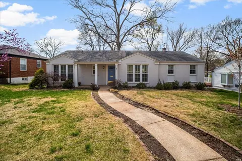 881 Alanson Dr, Saint Louis, MO 63132