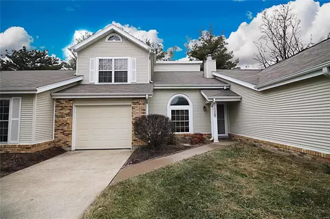 1329 Forest Creek Dr, St Peters, MO 63303