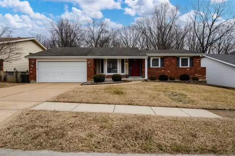 5634 Dantonaire Pl, Saint Louis, MO 63128