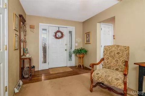 Entry Way - 3 Echo Ln, Centralia, IL 62801 photo 1 of 2