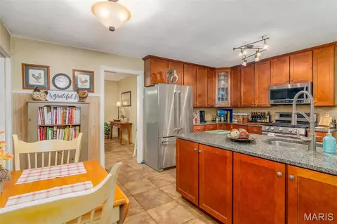 Kitchen - 3 Echo Ln, Centralia, IL 62801 photo 3 of 3