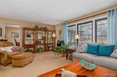 Living - 3 Echo Ln, Centralia, IL 62801 photo 4 of 4