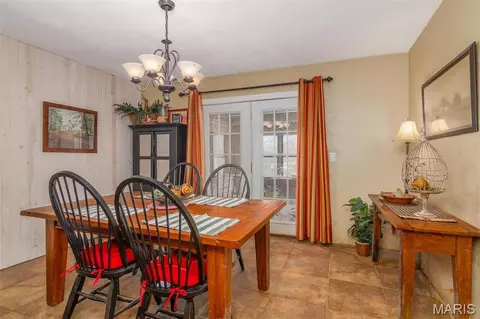 Dining - 3 Echo Ln, Centralia, IL 62801 photo 2 of 3