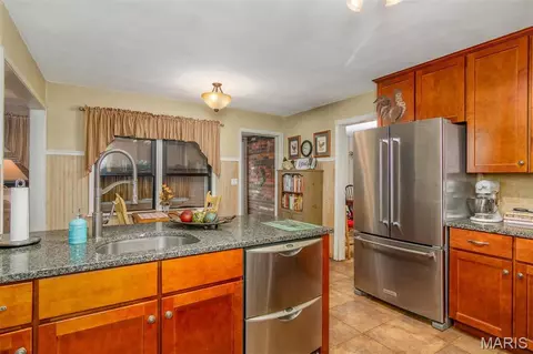 Kitchen - 3 Echo Ln, Centralia, IL 62801 photo 2 of 3