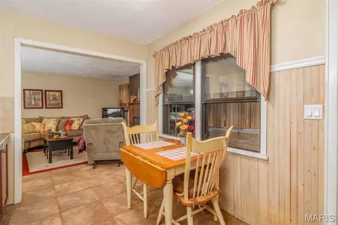 Dining - 3 Echo Ln, Centralia, IL 62801 photo 1 of 3