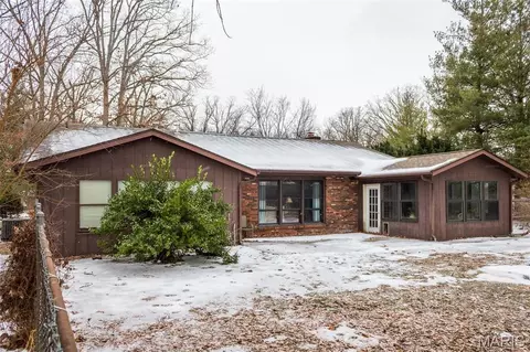 Exterior - 3 Echo Ln, Centralia, IL 62801 photo 3 of 7