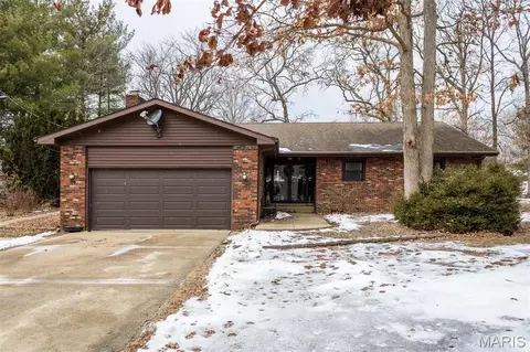 3 Echo Ln, Centralia, IL 62801
