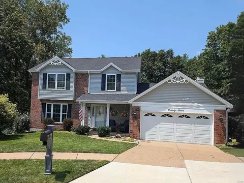 27 Harbor Springs Ct, Fenton, MO 63026