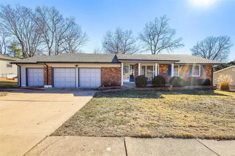 1656 Littleton Ct, Fenton, MO 63026