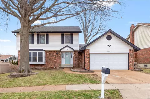 5838 Stonehorse Ct, Saint Louis, MO 63129