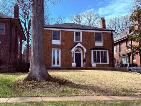 94 Arundel Pl, Saint Louis, MO 63105