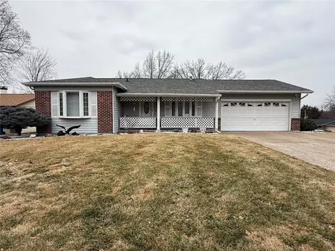 1503 Shadow Ln, Saint Charles, MO 63303