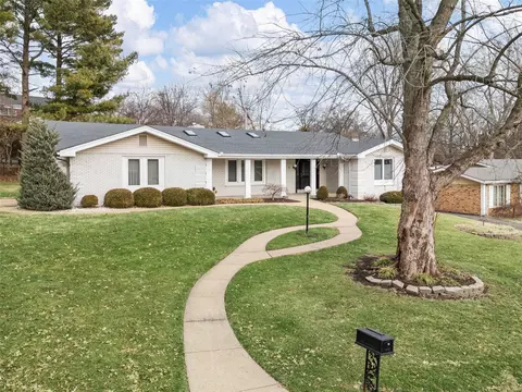 72 Glen Cove Dr, Chesterfield, MO 63017