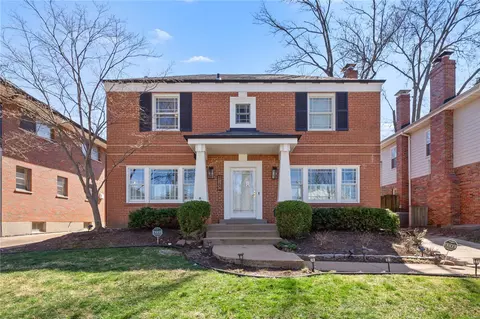 8160 Stratford Dr, Clayton, MO 63105