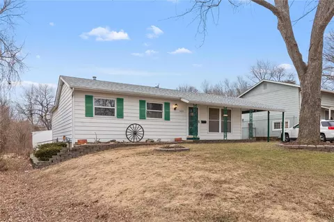 5211 Ville Cecelia Ln, Hazelwood, MO 63042