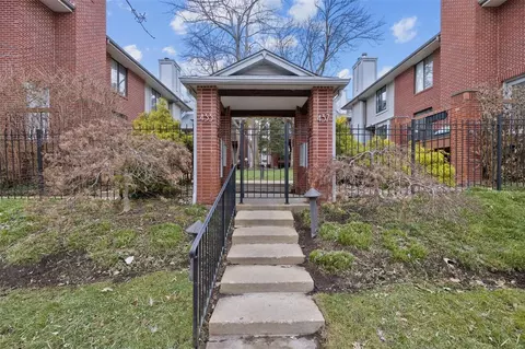433 Clara Ave #8, Saint Louis, MO 63112