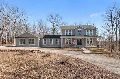 200 Rugged Acres Dr, Defiance, MO 63341