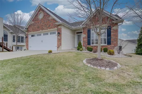 416 Paisley Ct, Saint Charles, MO 63301