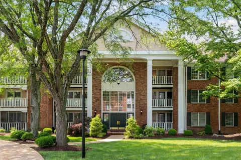 200 Ambridge Ct #303, Chesterfield, MO 63017