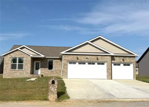 359 Sleeping Indian Dr, Freeburg, IL 62243