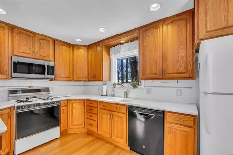 242 Ranchmoor Trl, Ellisville, MO 63011 photo 10