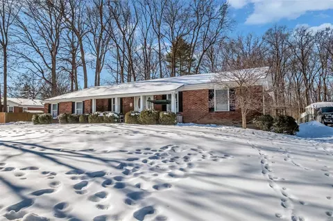242 Ranchmoor Trl, Ellisville, MO 63011 photo 2