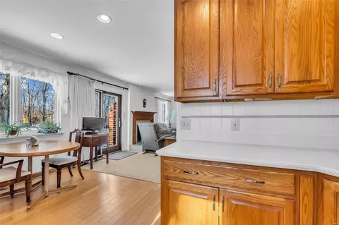 242 Ranchmoor Trl, Ellisville, MO 63011 photo 8